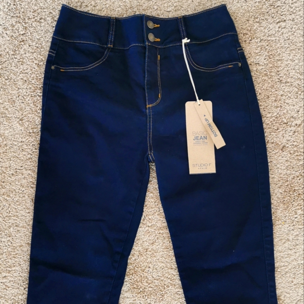 Colombian Studio F brand new Jeans. SizeCol 10/ 7-8 in USA. Dark, light blue.